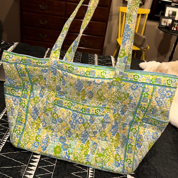 Vera Bradley Handbags - Vera Bradley large tote